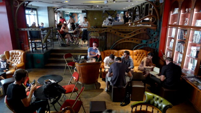 Mes destinations de voyage geek 2 dernier-bar-avant-la-fin-du-monde_1