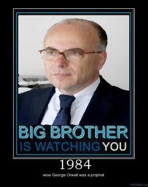 Loi de renseignement 2015 : la fin de la vie privée en France 1 La France devient un État de surveillance totale