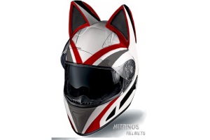 casque moto de geek avec des oreilles de chat
