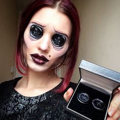 une femme sans yeux
