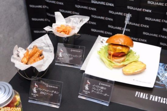 Burgers thématiques en vitrine au Square Enix Cafe d'Akihabara