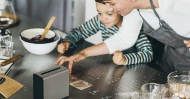 projection sur la table de la cuisine