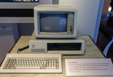 Un IBM PC de 1981 exposé au Computer History Museum, la machine que les héros de Halt and Catch Fire veulent cloner